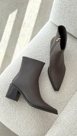 Leanora Boots - Chocolate