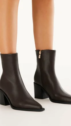 Leanora Boots - Chocolate