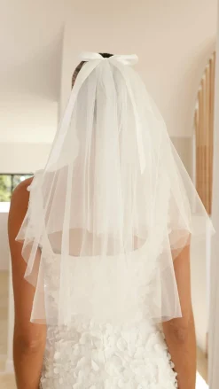 Love Is In The Air Veil - White