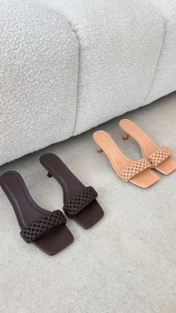 Michelle Heel - Desert