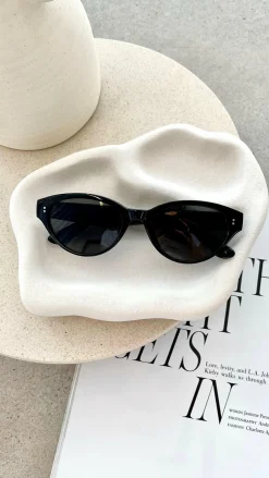 Quincia Sunglasses - Black