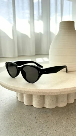 Quincia Sunglasses - Black