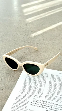 The Sweeney Sunglasses - Ivory / Green