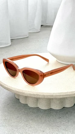 The Sweeney Sunglasses - Nude / Chocolate
