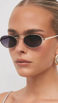 The Winnie Sunglasses - Gold / Smoke Fade