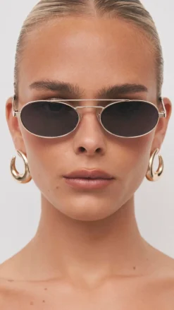 The Winnie Sunglasses - Gold / Smoke Fade