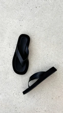 Yamira Thong - Black